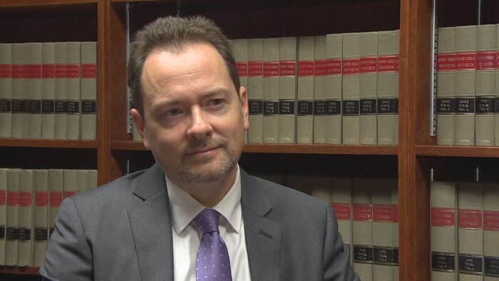 L'avocat criminaliste Bradley King dans son cabinet de Winnipeg.