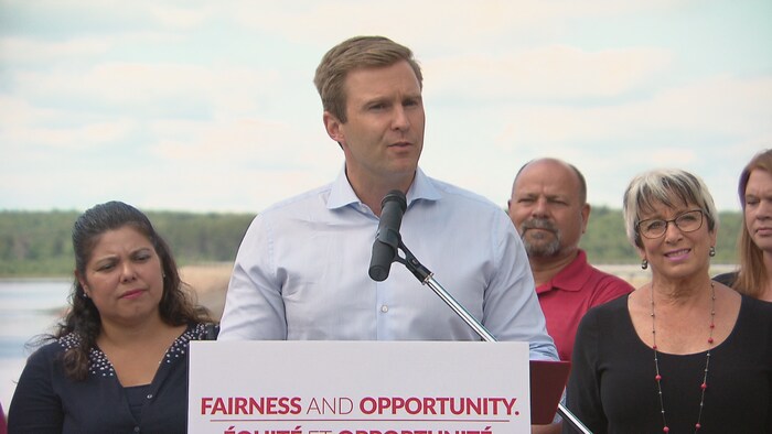 Brian Promesse À 33 jours du vote, les partis politiques commencent à faire des ...