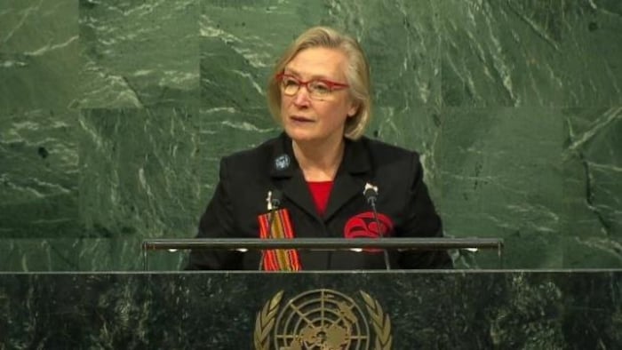 La ministre des Affaires autochtones Carolyn Bennett