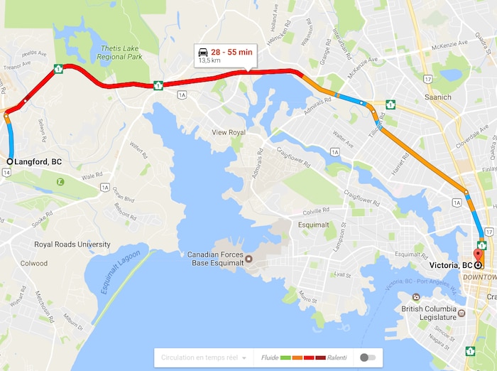Une carte Google maps illustre en rouge le bouchon de circulation entre Langford et le centre-ville de Victoria tôt le matin. 