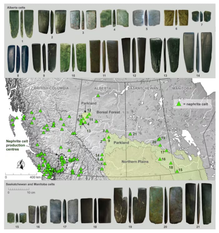 Un graphique répertoriant tous les sites connus où des haches en jade ont été découvertes à l'est des Rocheuses. 