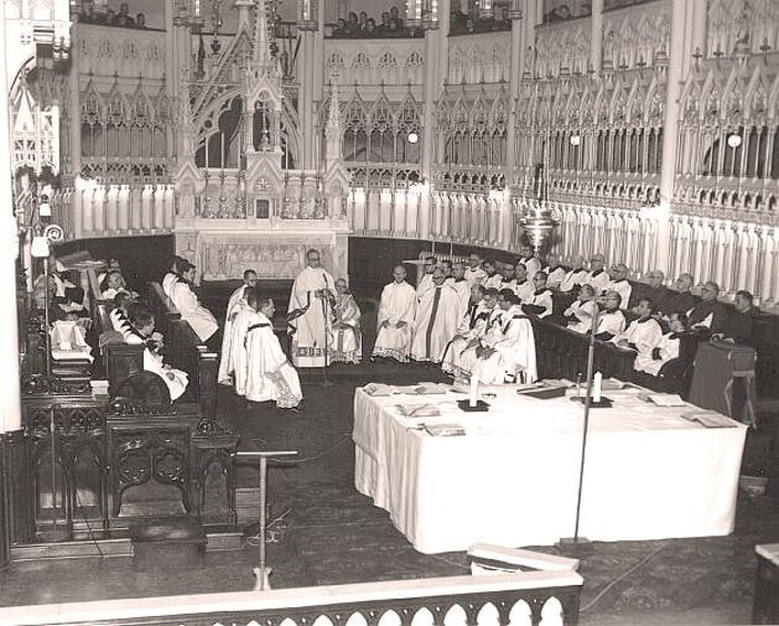 Célébration d'une messe à la cathédrale de Rimouski en 1965