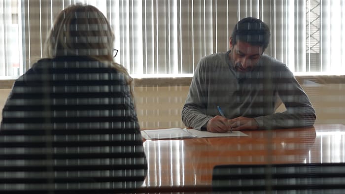Une jeune femme comparaît à la Commission de dissuasion des toxicomanies de Lisbonne.