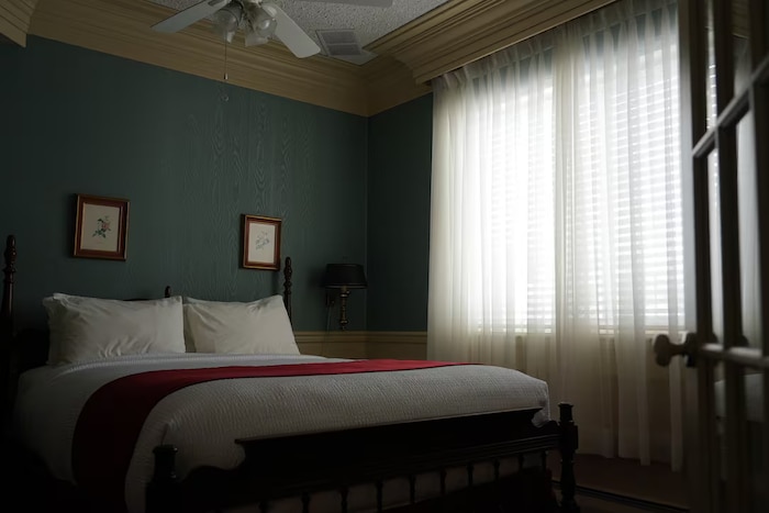 Un chambre au sein de l'Hôtel Athabasca à Jasper, en Alberta.