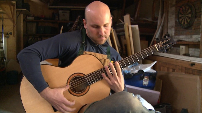 Christian Dupont, luthier par amour des sons et du bois | Radio-Canada