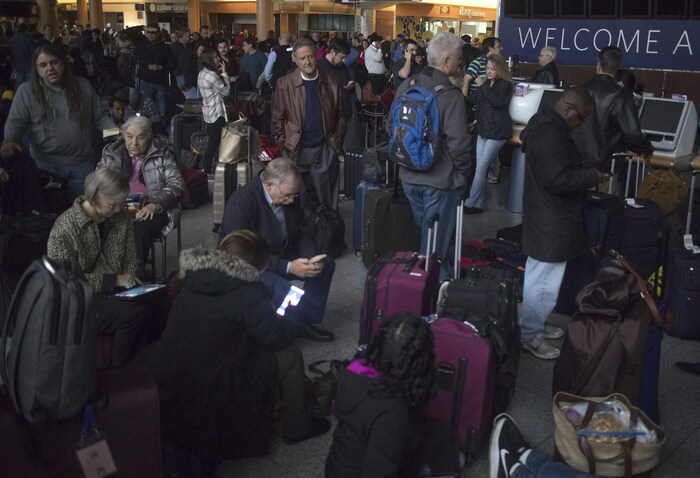 Des centaines de passagers sont en attente à Atlanta. 