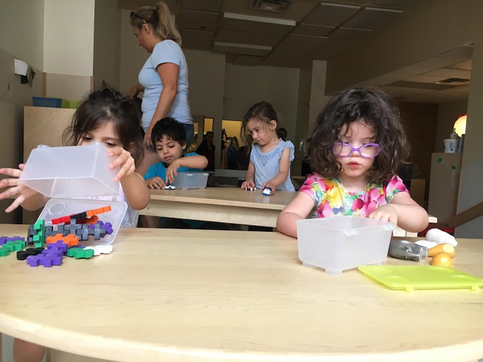Des enfants du CPE Tortue têtue à l'UQÀM.