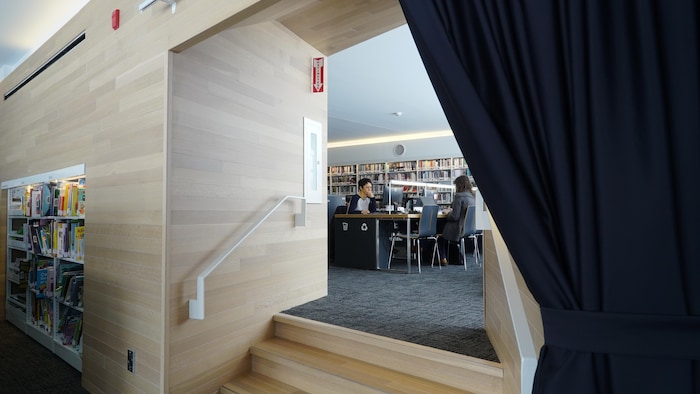 Intérieur de la bibliothèque de Montmagny.