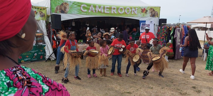 Des enfants d'immigrés camerounais d'Edmonton présentent une chorégraphie lors d'une des éditions précédentes du festival du Patrimoine d'Edmonton.