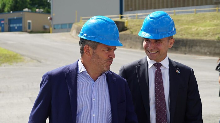 Spencer Fraser et le ministre Jean-Yves Duclos au chantier Davie
