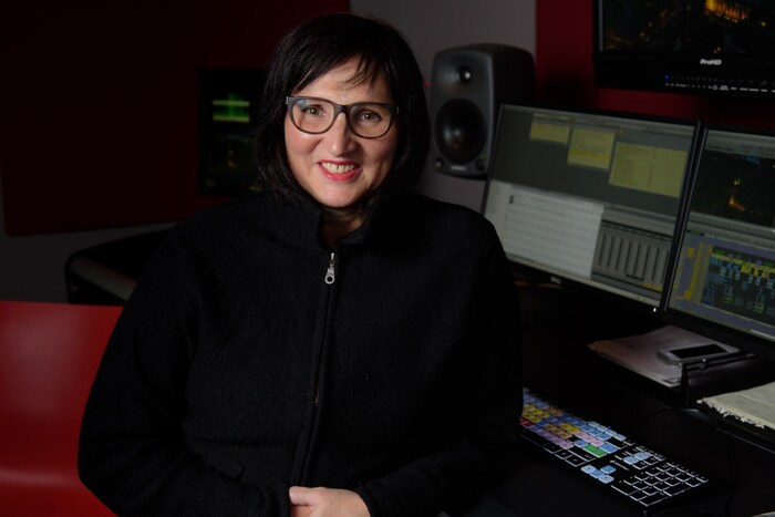 Potrait de Dominique Banoun dans un studio d'enregistrement.