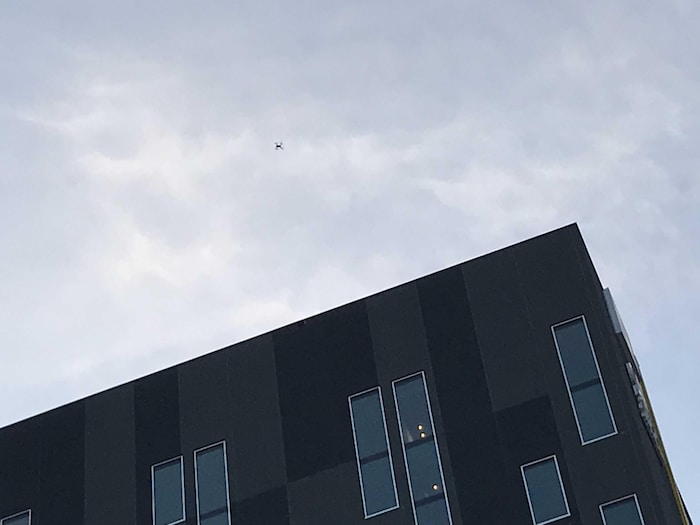 Voler en intérieur avec un drone : légal ou pas ?