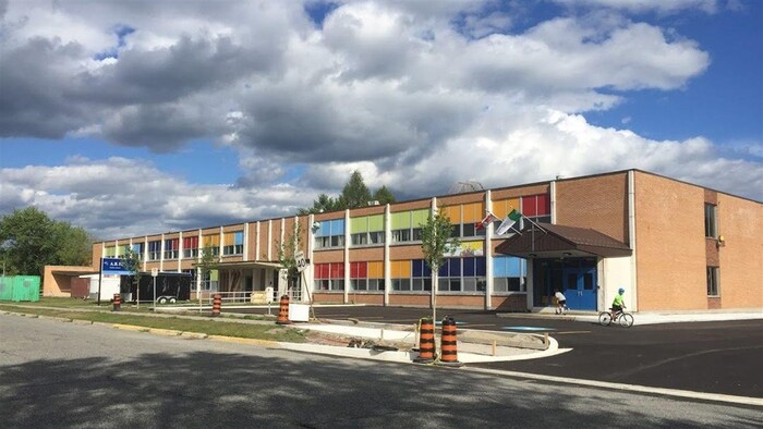 École secondaire catholique Franco-Ouest.