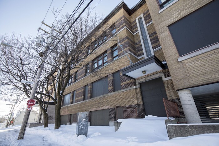 L'école Stadacona est située sur l'avenue François-1er, à Limoilou.