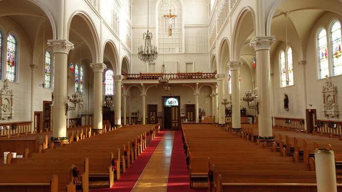 L'intérieur de l'église Sainte-Marie.
