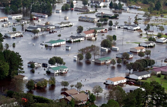 L'eau continue de monter dans les Carolines après le passage de