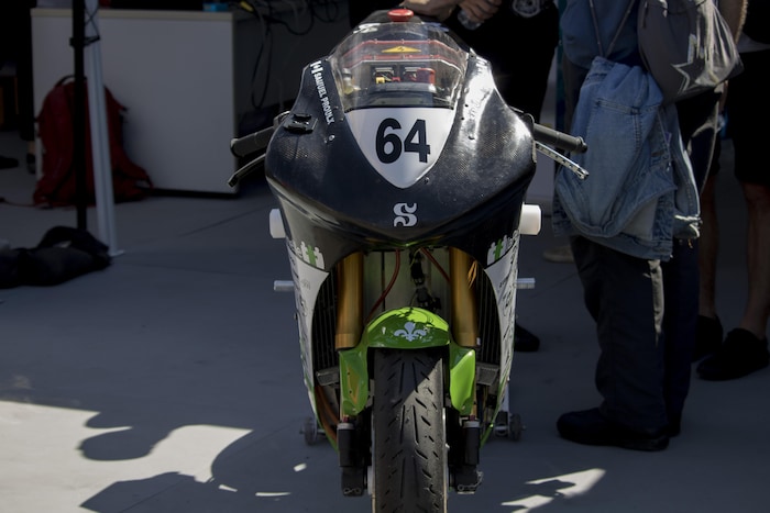 La motocyclette électrique de l’Université de Sherbrooke vue de face