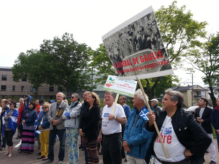 Des citoyens ont participé à une activité de commémoration lundi, à Donnacona.