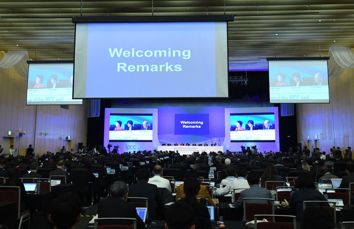 Les délégués et les experts assistent à la cérémonie d'ouverture de la rencontre du GIEC, qui se tient en Corée du Sud. 