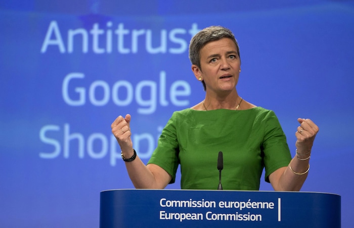 Mme Vestager serre les poings.