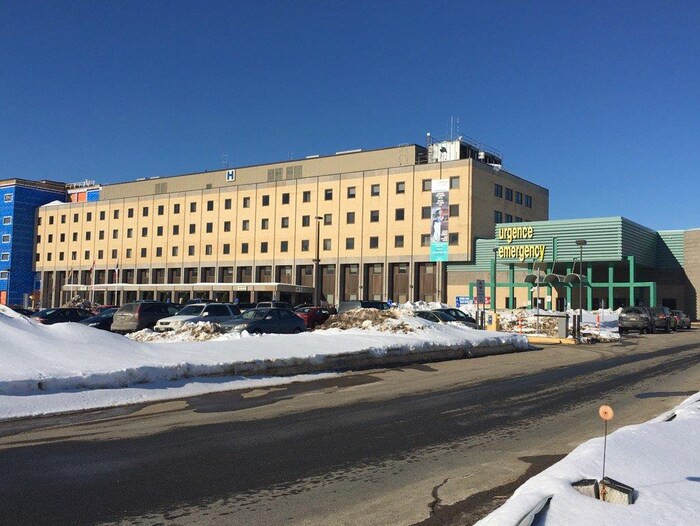 L'hôpital vu de l'extérieur en hiver