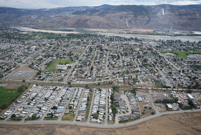Houses and mobile homes in a residential neighbourhood of Kamloops, B.C. on Sept. 11, 2023.