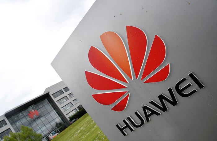 Le logo de Huawei devant ses bureaux britanniques.