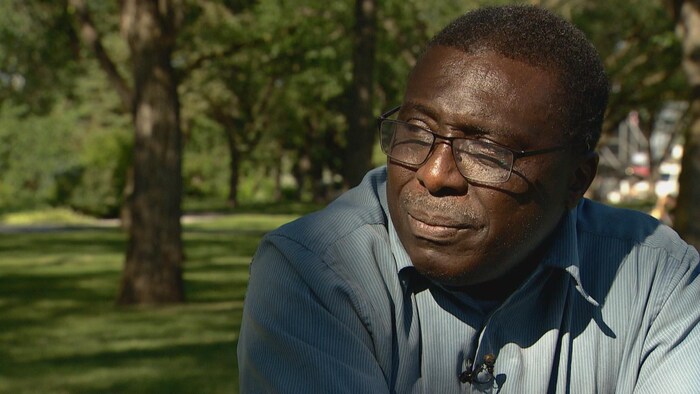 Ibrahim Karidio, vice-président de l'Association Niger Canada Sahel, dans un parc.