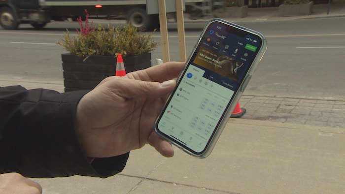 L'application de paris sportifs FanDuel sur un téléphone intelligent.