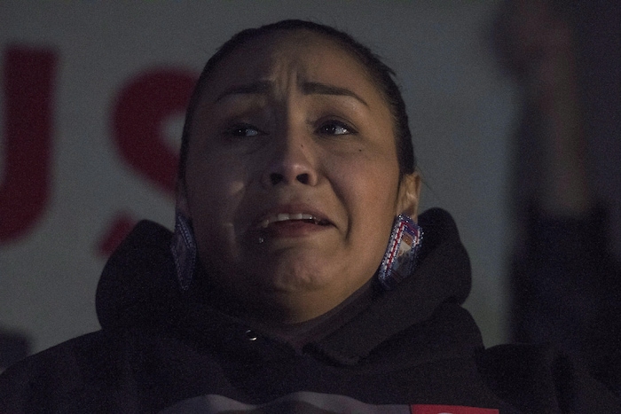 Jade Tootoosis pleure