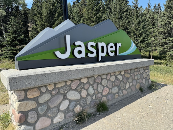 Panneau d'accueil de la municipalité de Jasper, le 22 août 2024.
