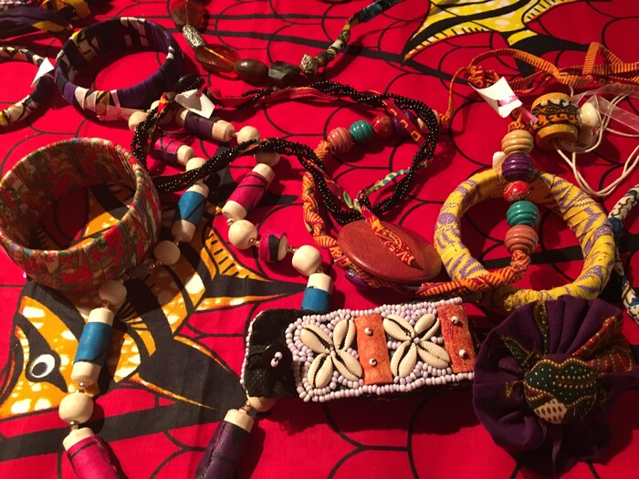 Des bijoux.