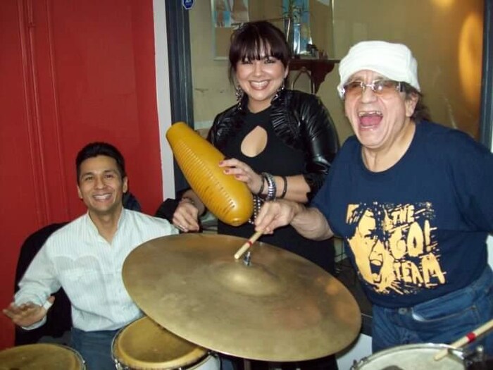 Pendant plusieurs années, Yoito, Blanca et Joé Armando ont collaboré musicalement au sein de l'Orquesta Picante de Montréal.