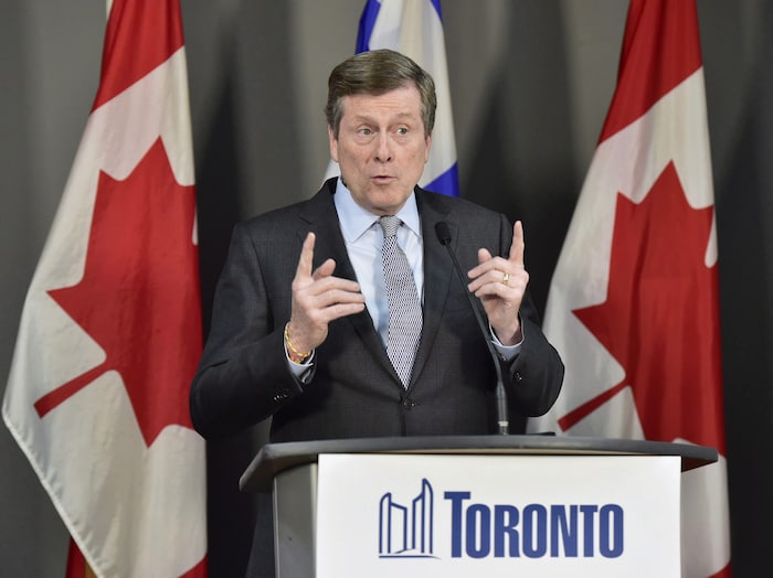 Le maire de Toronto John Tory en point de presse