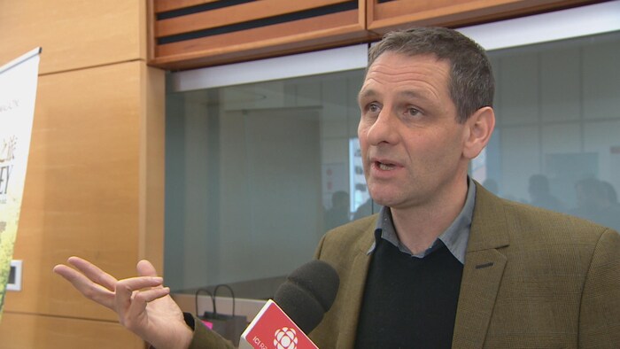 Kevin Gasque Voyager une tasse de thé à la fois | OHdio | Radio-Canada