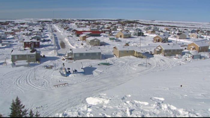 Une photo en hauteur du village de Unamen Shipu, en Basse-Côte-Nord