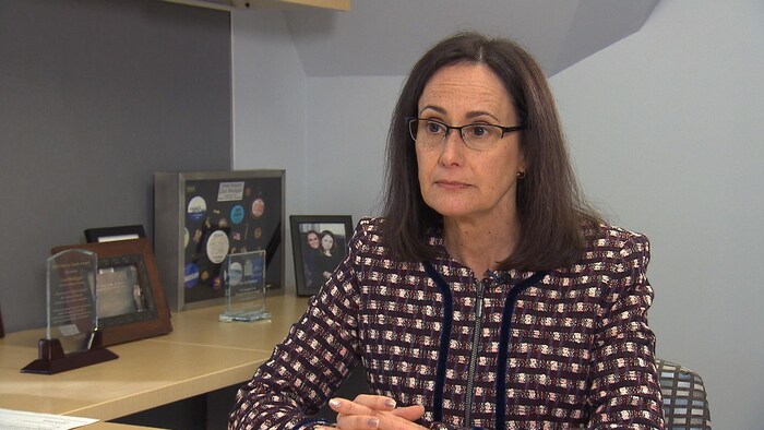 Dans son bureau, Lisa Madigan.