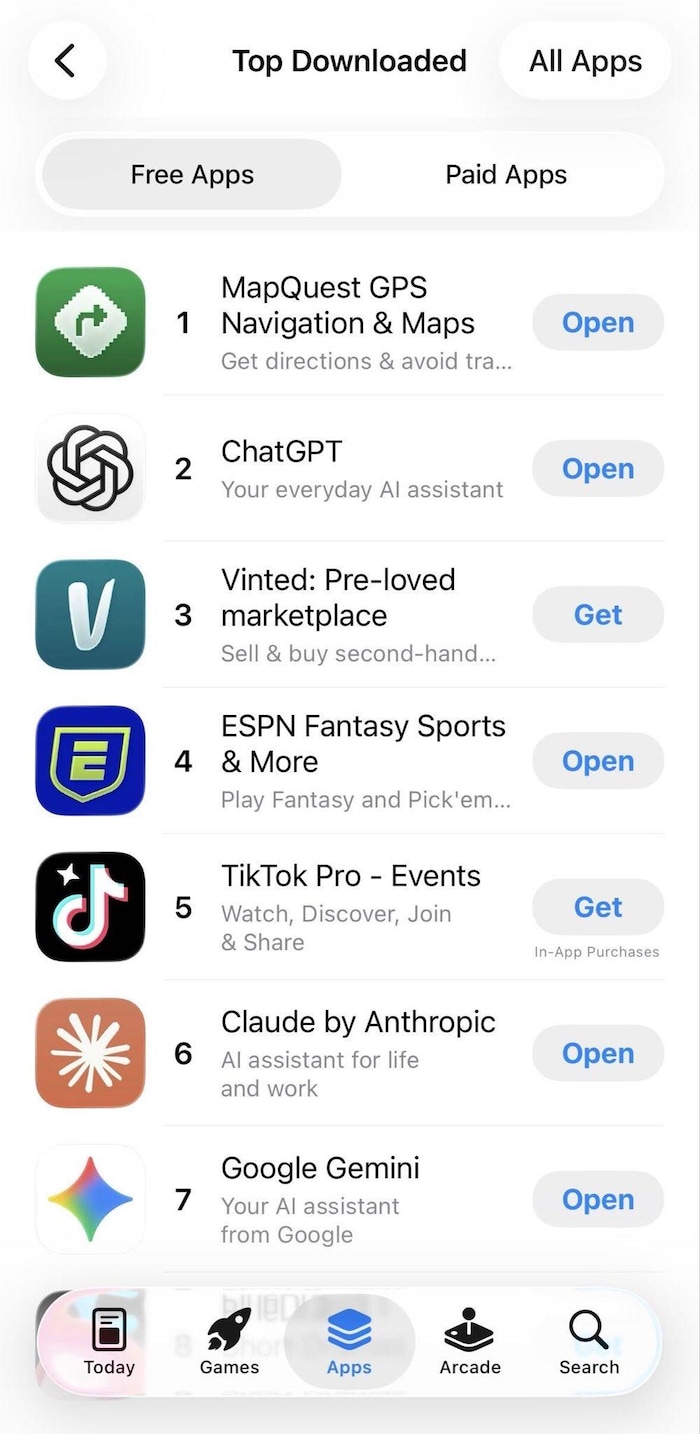 Une capture d’écran qui montre MapQuest au sommet des téléchargements sur Apple.