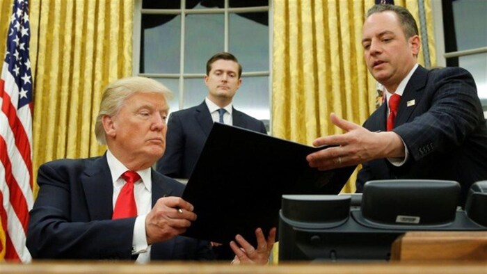 Le nouveau président américain, Donald Trump, signait deux décrets relançant la construction de deux oléoducs controversés : Keystone XL, reliant le Canada aux États-Unis, et celui de la compagnie Energy Transfer Partners, dans le Dakota du Nord.