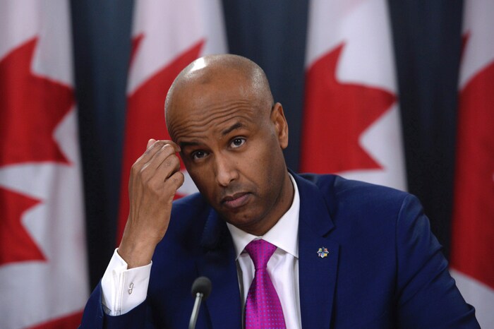 Le ministre canadien de l’Immigration, Ahmed Hussen, n’était pas disponible pour nous accorder une entrevue. 