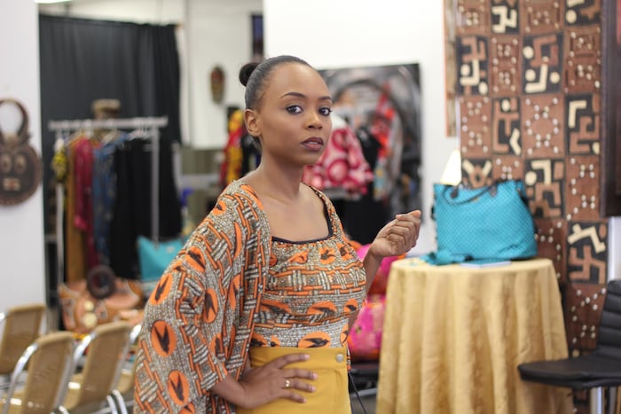 Maureen Ayité, alias Nanawax, est une jeune designer béninoise qui ne vend quasiment que lors de ventes privées.