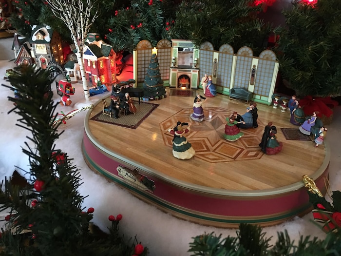 Vidéo] Près de Caen. Un village de Noël s'étend sur 7 mètres de long dans  son salon
