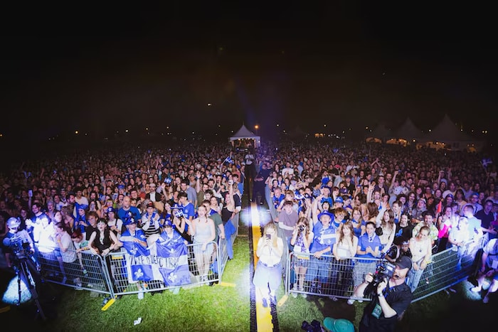 Un photo montrant un rassemblement de OUI Québec.