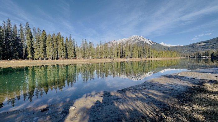 Un plan d'eau en Alberta.