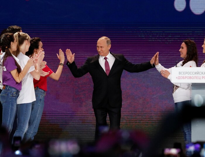 Le président russe lors d'une fête à Moscou organisée pour des bénévoles.