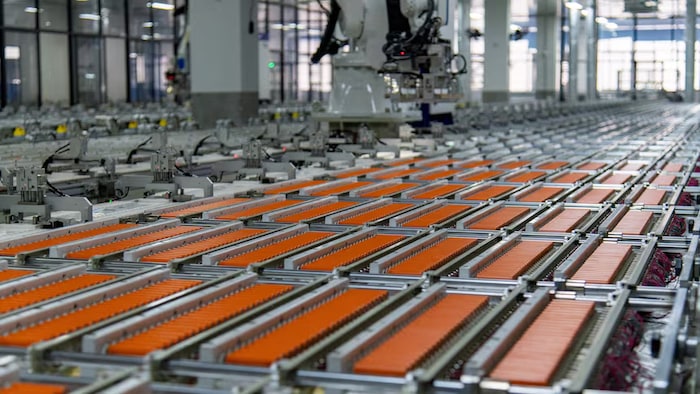 Une chaîne de production de batteries lithium-ion à Yongkang, en Chine, le 11 novembre 2025.