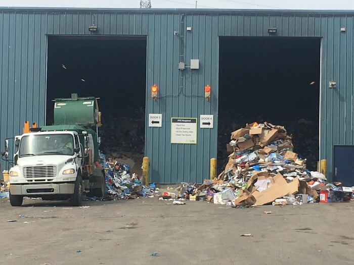 À Calgary et dans d'autres municipalités au pays, les entreprises trient déjà leurs matières résiduelles. (Photo d'archives)