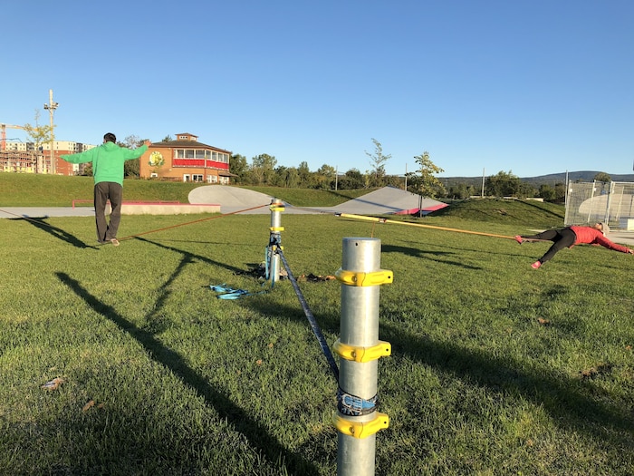 Le slackline, pour le corps et pour l’esprit | Radio-Canada