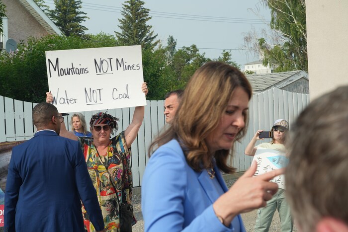 La première ministre de l'Alberta, Danielle Smith, à Fort MacLeod, le 11 juin 2025.