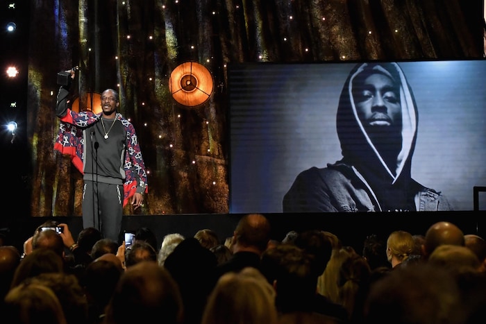 Pearl Jam Tupac Shakur Et Joan Baez Ont Fait Leur Entr e Au Panth on pearl-jam-tupac-shakur-et-joan-baez-ont-fait-leur-entr-e-au-panth-on
